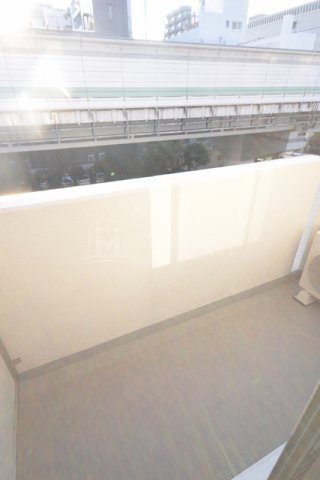 エスカーサ心斎橋イーストのバルコニー