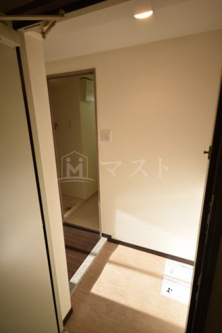 エスカーサ心斎橋イーストの玄関