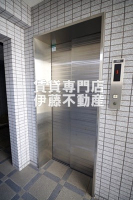 U-DINE市場木のロビー|エレベーター