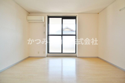 【寝室】 | セントラルパレス | ※別号室参考写真