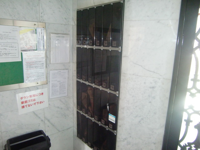 ロマネスク六甲第２のロビー|集合ポスト