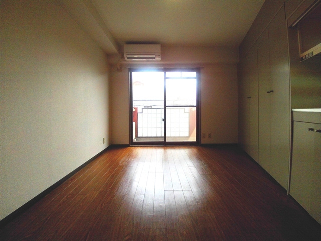 ロマネスク六甲第２の居間・リビング