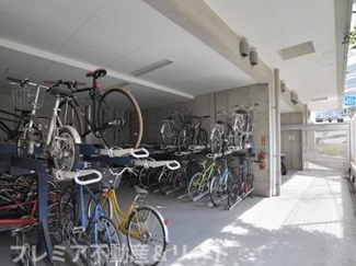 【その他共用部分】 | 屋根のある駐輪場です