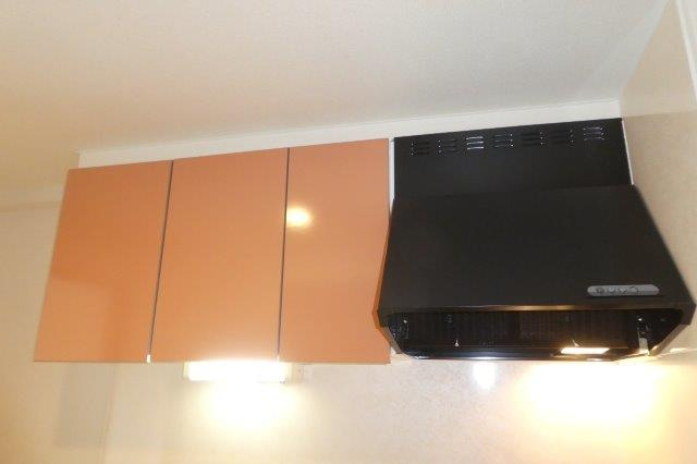 Demainのキッチン|キッチン上収納