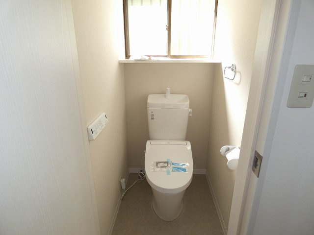 瀬戸西町　中古戸建　【リノベーション住宅】のトイレ|1F