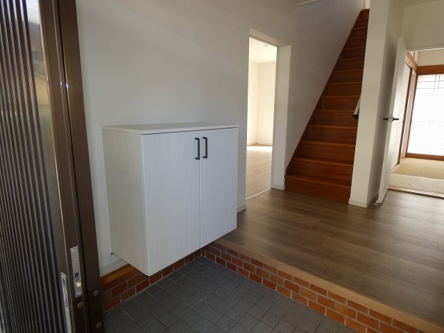 瀬戸西町　中古戸建　【リノベーション住宅】の収納|玄関収納