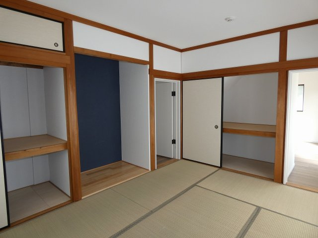 瀬戸西町　中古戸建　【リノベーション住宅】の和室|1Ｆ　西の部屋　6.0帖