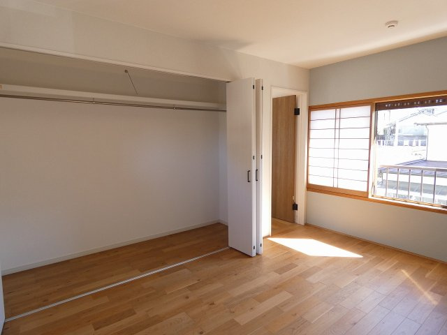 瀬戸西町　中古戸建　【リノベーション住宅】の洋室|2F  西の部屋　6.0帖