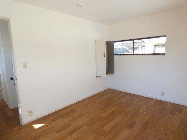 瀬戸西町　中古戸建　【リノベーション住宅】の洋室|2F  東の部屋　6.0帖