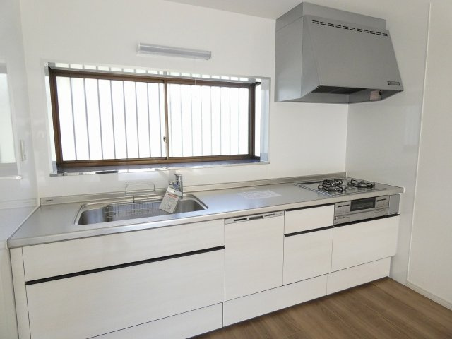 瀬戸西町　中古戸建　【リノベーション住宅】のキッチン