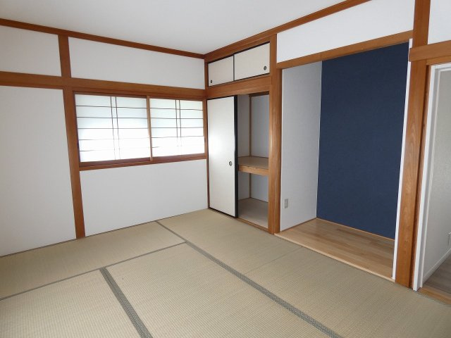 瀬戸西町　中古戸建　【リノベーション住宅】の和室|1Ｆ　西の部屋　6.0帖