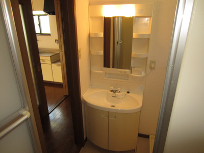 【洗面所】 | 萬世ハイツ2 | 明るい洗面所です