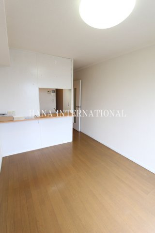 レオパレスブラウンブレッドの居間・リビング