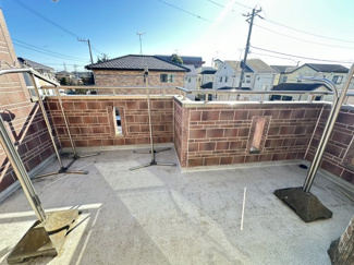 【バルコニー】 | 八街市文違　中古戸建 | 平成16年7月築リビング約18.7帖カウンター 駐車2台可能（車種制限あり）東南角地 ユニットバス