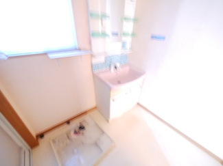 【独立洗面台】 | 八街市文違　中古戸建 | 平成16年7月築リビング約18.7帖カウンター 駐車2台可能（車種制限あり）東南角地 ユニットバス