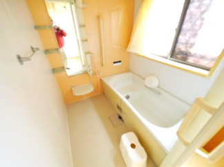 【浴室】 | 八街市文違　中古戸建 | 平成16年7月築リビング約18.7帖カウンター 駐車2台可能（車種制限あり）東南角地 ユニットバス