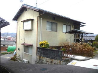 【外観】 | 趣ある古民家です。その他南側に木造セメント瓦葺の建物有。