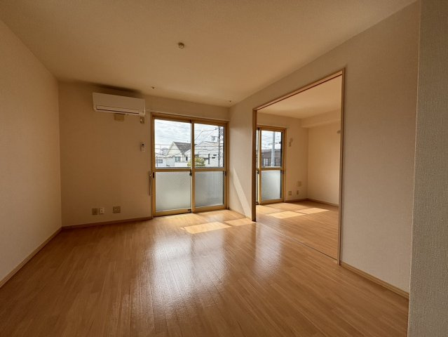 ヒロ・ハイム弐番館の居間・リビング