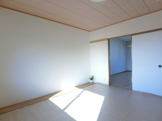 パストラル八田の和室