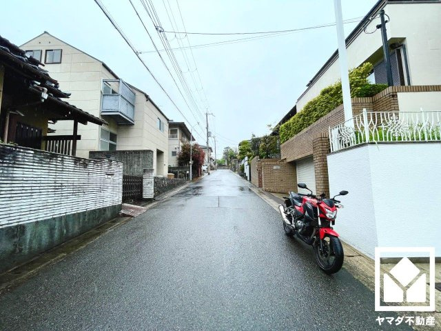 宇治市木幡御蔵山の前面道路含む現地写真