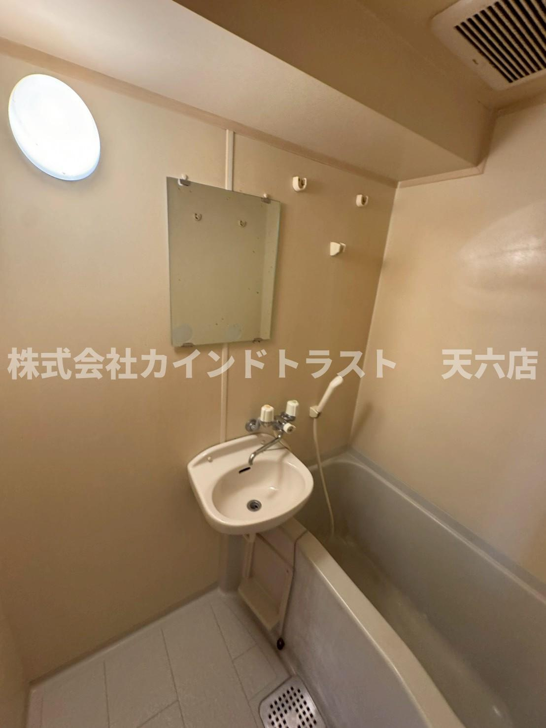 エスティライフ梅田新道の洗面所|広い洗面スペース