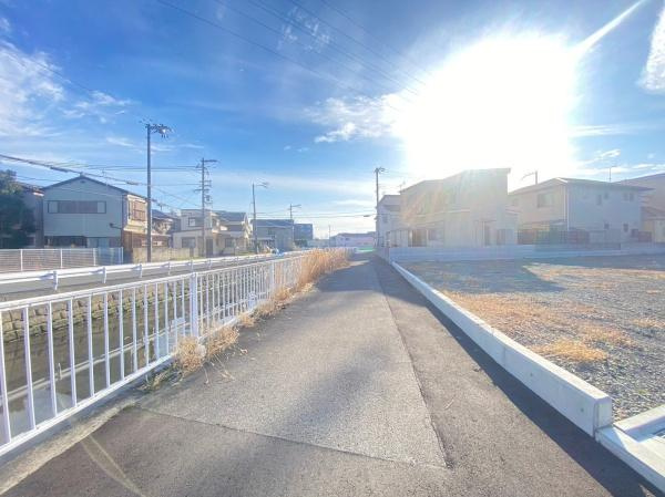 ジョーブタウン中島2分譲地（17号地の内容で登録）の前面道路含む現地写真
