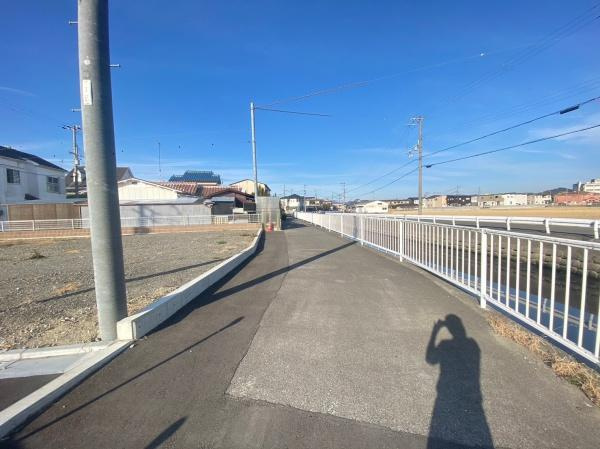 ジョーブタウン中島2分譲地（17号地の内容で登録）の前面道路含む現地写真