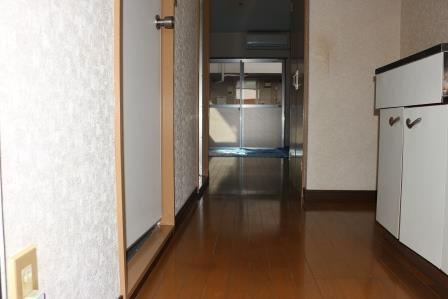 【玄関】 | あいらんど本郷A | 玄関入口