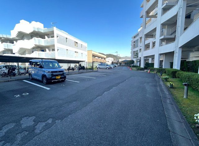 京阪三室戸駅徒歩８分☆リフォーム済みの美室☆全居室６帖以上の３ＬＤＫ☆専用庭付き☆コスモウイング宇治の駐車場|駐車場