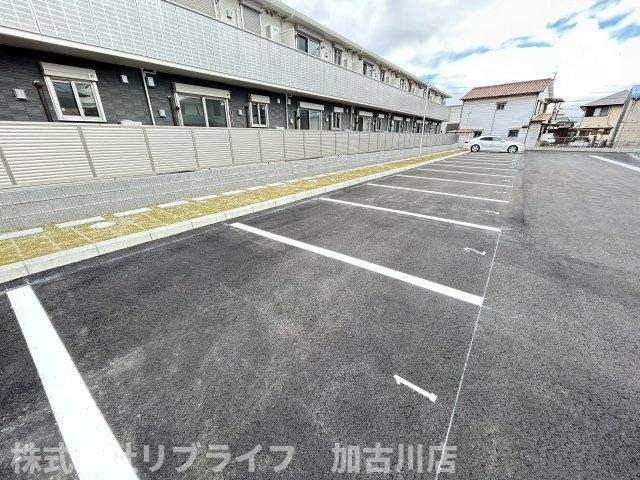 メゾンベルハープの駐車場