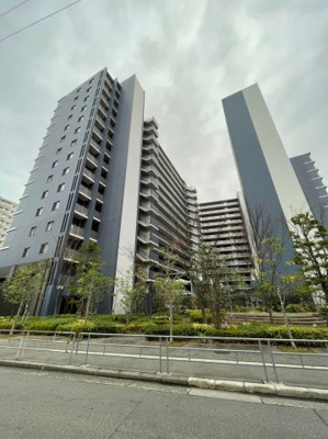 【外観】 | シティテラス今福鶴見 | ○「今福鶴見」駅徒歩5分！2沿線利用可能でアクセス至便
●角部屋/両面バルコニーにつき通風良好♪
○2014年築