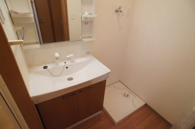 【洗面所】 | Relation | 洗髪洗面化粧台と室内洗濯機置場です