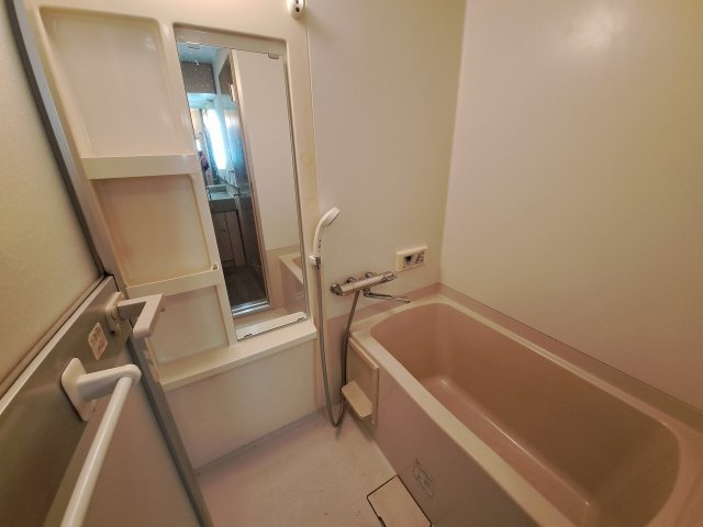 ロイヤル久寿川の浴室