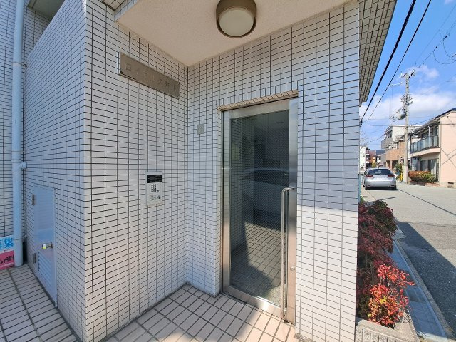 ロイヤル久寿川のエントランス