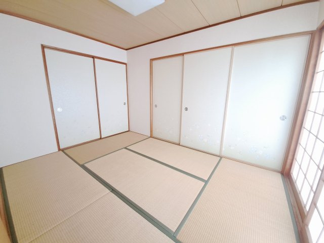 ロイヤル久寿川の和室