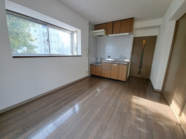 ロイヤル久寿川の居間・リビング