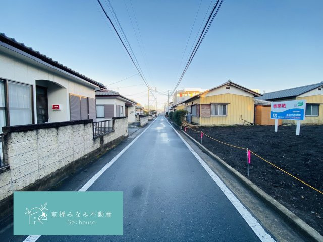 【土地】高崎市上中居町の前面道路含む現地写真|前面道路も整備されていてとても綺麗です。
