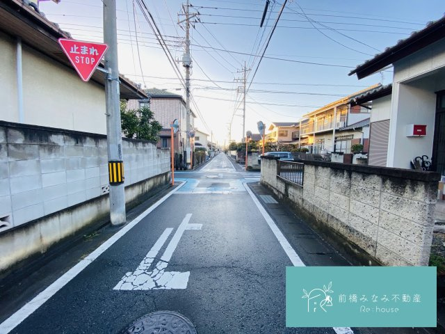 【土地】高崎市上中居町の前面道路含む現地写真|前面道路も整備されていてとても綺麗です。
