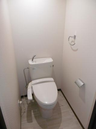 【トイレ】 | エンブレムコート | 落ち着いた色調のトイレです