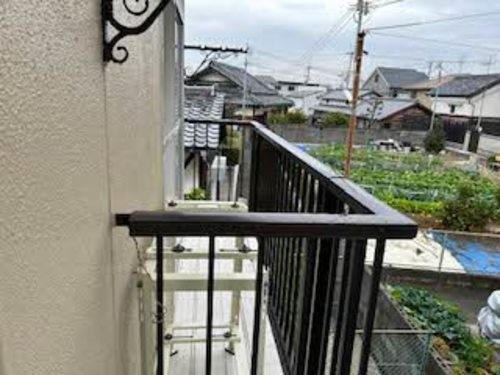 泉大津市曽根町１丁目のハイツのバルコニー|外からの目が気にならないバルコニーで洗濯物が干せます