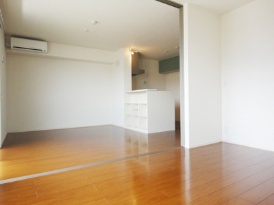 【居間・リビング】 | アヴニール | ゆったりとした居間です