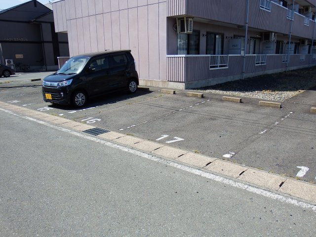 ラビットハウス白山Ⅰの駐車場