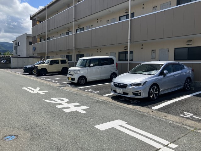 ラビットハウス白山Ⅱの駐車場