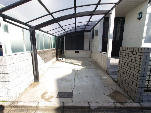 リフォーム済みにつき即ご入居可能★陽当り良好３ＬＤＫ★駐車１台ＯＫ★城陽市水主塚ノ木の駐車場|カーポート