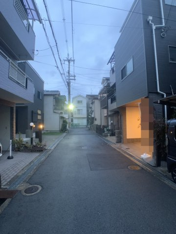 寝屋川市楠根南町の前面道路含む現地写真