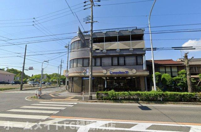 東海市中央町４店舗の外観