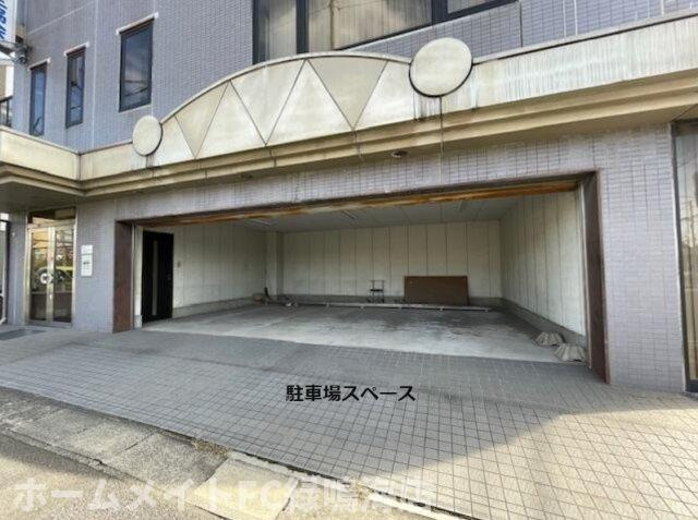 東海市中央町４店舗の駐車場