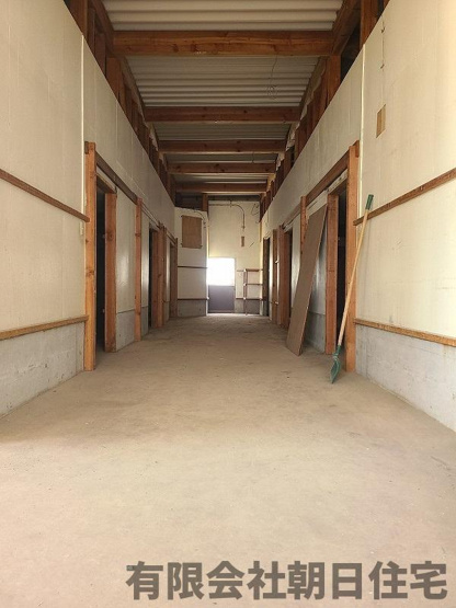 【内装】 | 鹿島町古浦工場 | スケルトン状態ですがところどころに間仕切りがあります