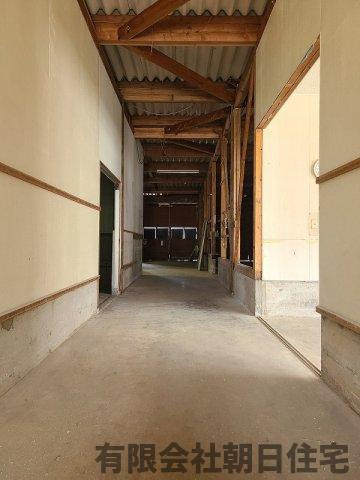 【内装】 | 鹿島町古浦工場 | スケルトン状態ですがところどころに間仕切りがあります