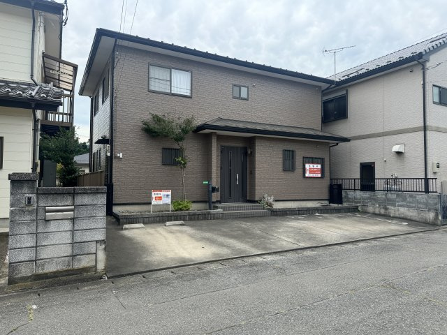 前橋市駒形町　中古住宅の駐車場